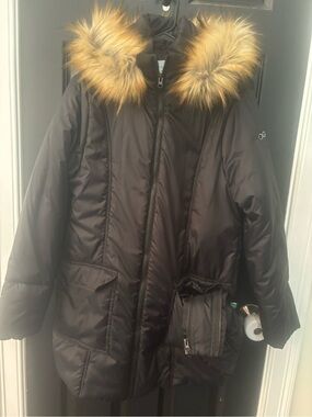 Maternity and Baby-Wearing Modern Eternity Black Puffer Coat with Faux Fur Trim